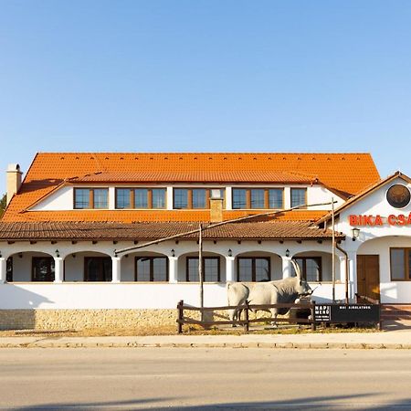 Oereghegyi Bika Panzio Bed & Breakfast Szekesfehervar Ngoại thất bức ảnh