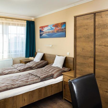Oereghegyi Bika Panzio Bed & Breakfast Szekesfehervar Ngoại thất bức ảnh