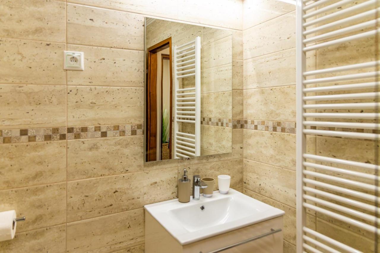 Oereghegyi Bika Panzio Bed & Breakfast Szekesfehervar Ngoại thất bức ảnh