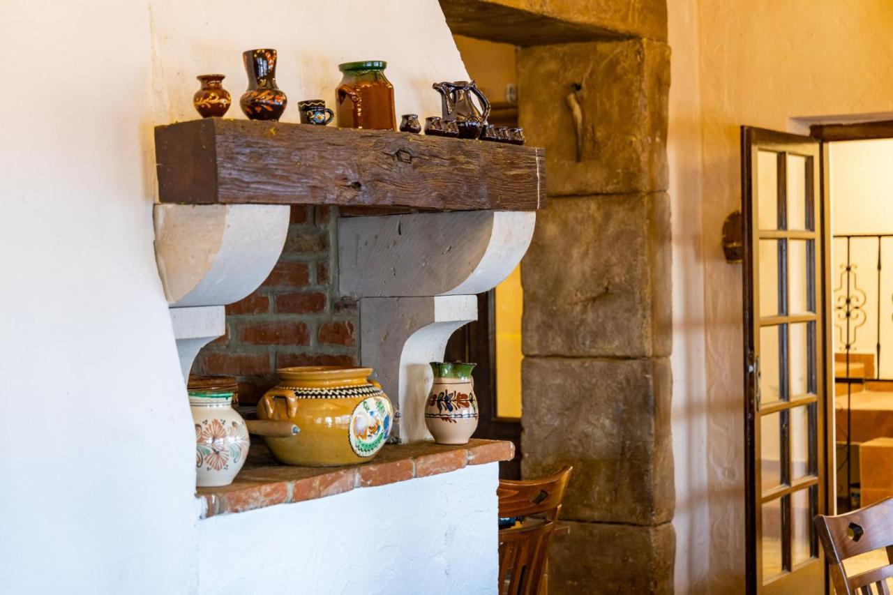 Oereghegyi Bika Panzio Bed & Breakfast Szekesfehervar Ngoại thất bức ảnh
