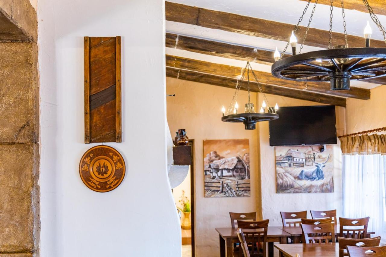 Oereghegyi Bika Panzio Bed & Breakfast Szekesfehervar Ngoại thất bức ảnh