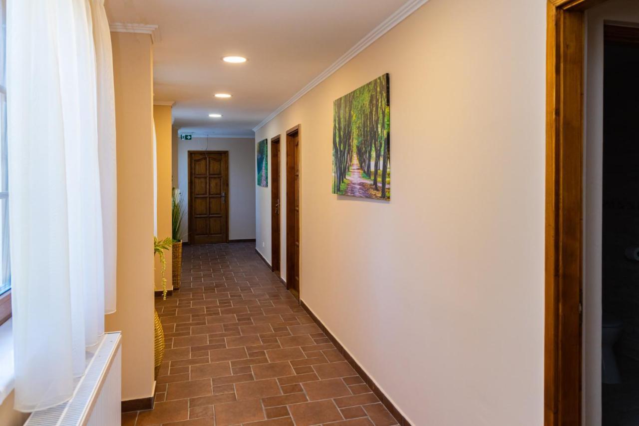 Oereghegyi Bika Panzio Bed & Breakfast Szekesfehervar Ngoại thất bức ảnh